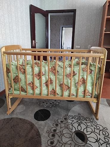 Детский мир: Деревянная детская кроватка-качалка с мягким бортиком. - Материал — 1