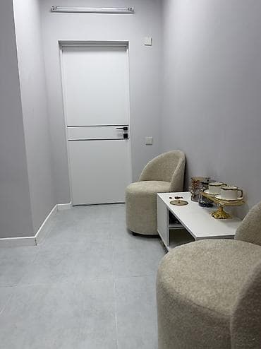 small table: Столик + два кресла комплектом - Два мягких кресла бежевого цвета — 2