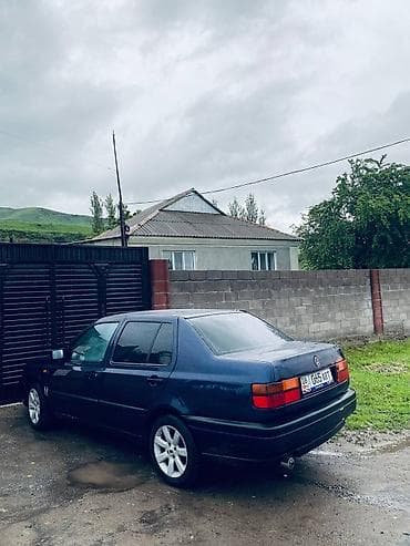 renault sm6: Volkswagen Vento: 1994 г., Седан — 5