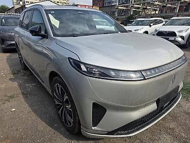 voyah dream: Dongfeng : 2026 г., 1.5 л, Электромобиль, Внедорожник — 10