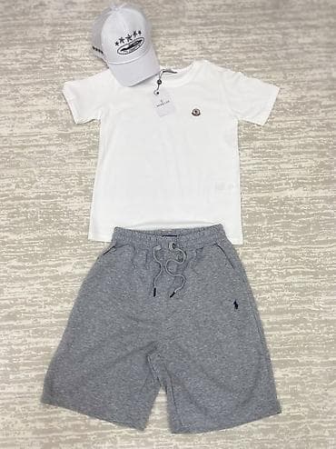 Футболки Moncler 850 сом размеры S в черной расцветке S,L Кепка 250