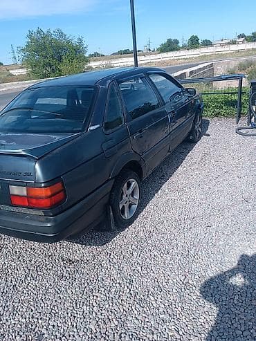 Volkswagen: Volkswagen Passat: 1988 г., 1.8 л, Механика, Газ, Седан — 2
