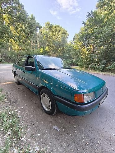 lexus rx продаю: Volkswagen Passat: 1992 г., Механика, Бензин, Лифтбек — 1