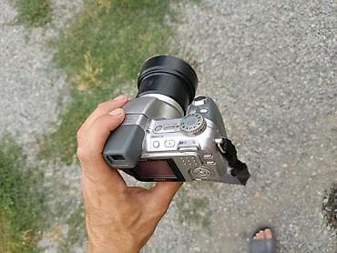 Цифровой фотоаппарат Sony (серия Cyber-shot, с видоискателем и экраном — 2