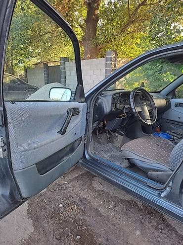 Унаа сатуу: Volkswagen Passat: 1988 г., 1.8 л, Кол менен иштөөчү, Бензин, Седан — 4