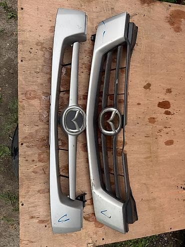 Решетка радиатора Mazda