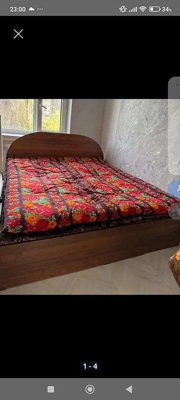 Двуспальная кровать с высоким полукруглым изголовьем. - Размер