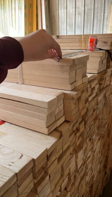 Строганый деревянный брусок/рейка для столярных и строительных работ