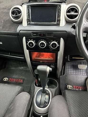 windom 2003: Toyota Ist: 2003 г., 1.3 л, Вариатор, Бензин, Хэтчбэк — 7