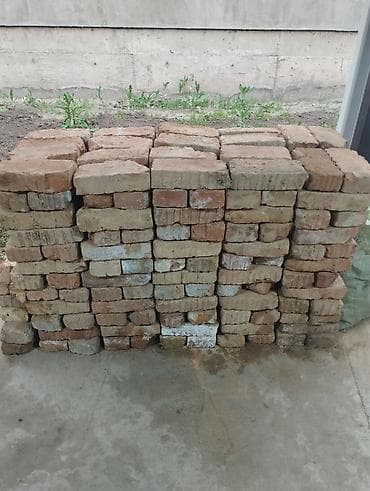 очоки: Продаю б/у кирпичи таблетка, 630 шт, цена по 10 сом, ж/м Арча-Бешик — 1
