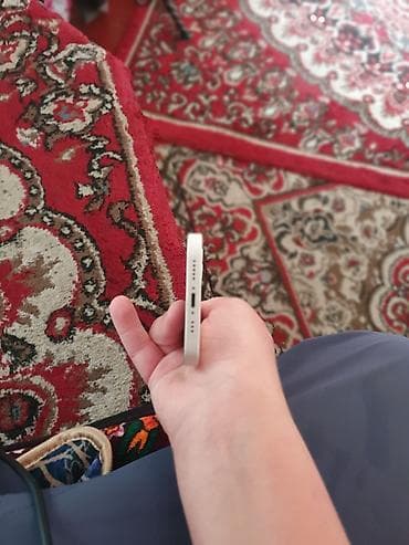 samsung 01: IPhone 13, Б/у, 128 ГБ, Белый — 1