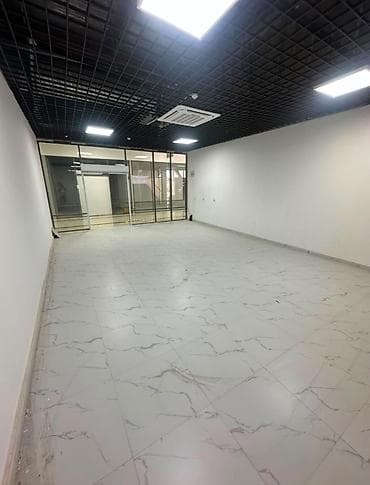 Недвижимость: Продажа магазинов В торговом центре, 46 м², Свежий ремонт, 1 этаж — 4