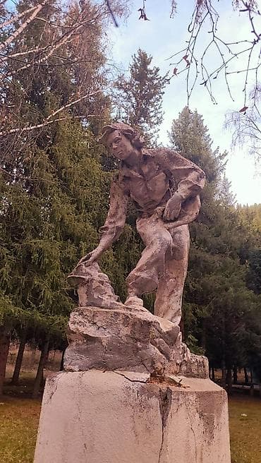 скульптура: Скульптура «Юноша с грибом» — парковая композиция в реалистической — 1