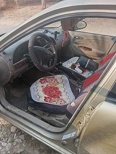 бишкек мотоцикл: Седан компакт-класса, 4 двери, золотистый/бежевый цвет кузова — 5