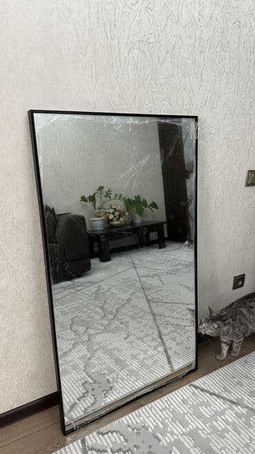 зеркало до пола: Продаю зеркало. Новое. Делали на заказ, ошиблись с размером. В черной — 2