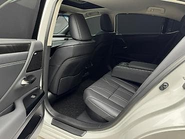 in car полики: Lexus ES: 2023 г., Гибрид, Седан — 6