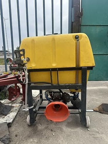 Tank: Передвижной бак-опрыскиватель Farmet Описание: - Пластиковая емкость — 3