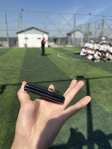 Техника и электроника: Huawei P50 Pocket, цвет - Черный — 3