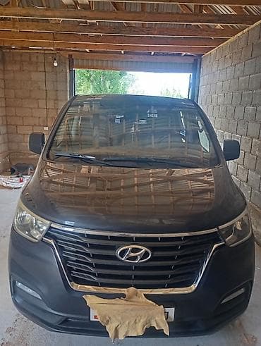 авто грузовые: Hyundai H-1: 2018 г., 2.5 л, Механика, Дизель, Минивэн — 1
