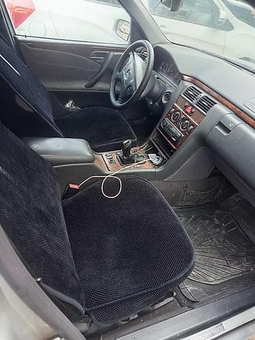 class: Mercedes-Benz E-Class: 2001 г., 2 л, Механика, Бензин, Седан — 3