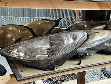 Комплект передних фар Toyota 2003 г., Б/у, Оригинал, Япония at lalafo.kg Комплект передних фар Toyota 2003 г., Б/у, Оригинал, Япония