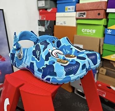 Сабо: Crocs x BAPE Classic Clog, голубой камуфляж - Модель: Classic Clog в — 2