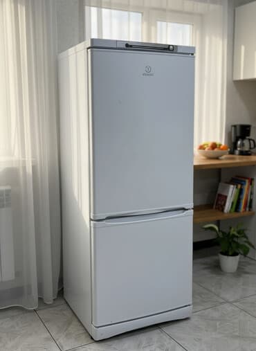 продаю хододильник: Холодильник Indesit, Двухкамерный, De frost (капельный) — 1
