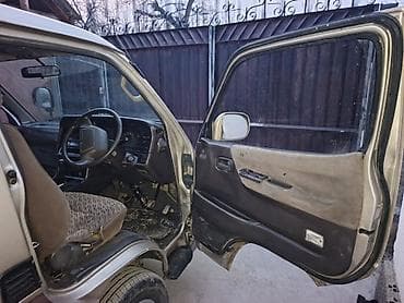 Унаа сатуу: Toyota Hiace: 1996 г., 3 л, Кол менен иштөөчү, Дизель, Вэн/Минивэн — 5