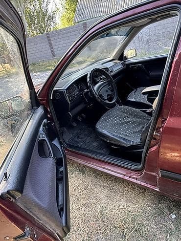 Продажа авто: Volkswagen Vento: 1993 г., 1.8 л, Механика, Бензин, Седан — 5