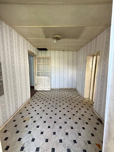 коттедж продаю: 📍Продается участок с домом под снос 📍Адрес: Кемеровский переулок, 6 — 3