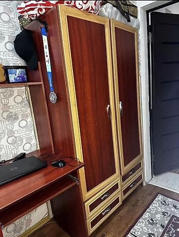 письменый стол: В связи с переездом продаем компьютерный стол+детский шкаф Цена в — 3