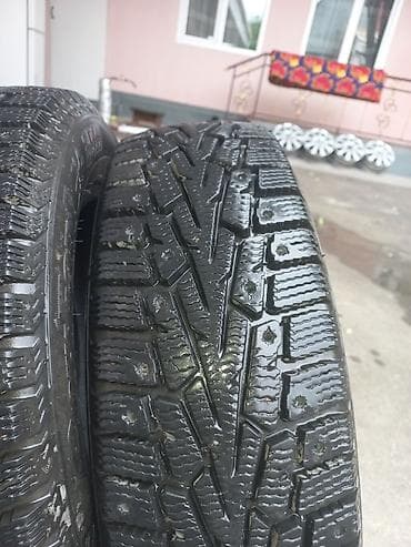 Шины и диски: Комплект зимней резины R14. 175/65/14. Почти новые. две 25 года, и — 2