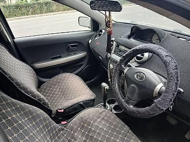 тоета исис: Toyota Ist: 2003 г., Автомат, Бензин, Хэтчбэк — 3