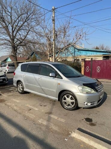 экономичные авто: Toyota Ipsum: 2002 г., 2.4 л, Автомат, Бензиновая, Универсал — 2