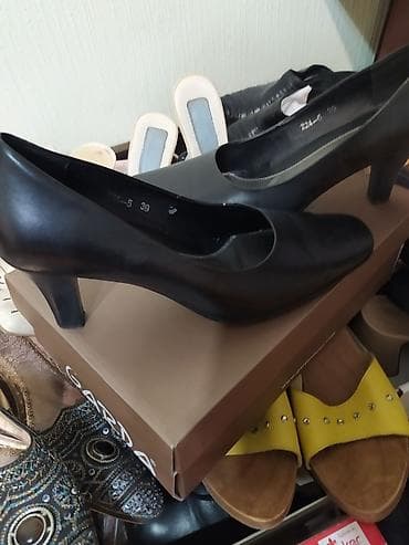 Босоножки, сандалии, шлепанцы: Продаю различную б/у обувь всё в отличном состоянии, размер . Цена — 5