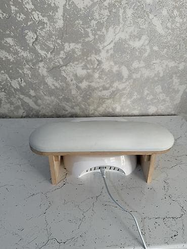 эргономичный стол: UV/LED лампа для маникюра с подставкой-подлокотником Комплект: - — 2