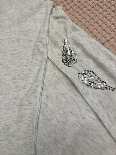 новые: Женский костюм (светло серый) с пайетками Комплектация: - худи с — 5