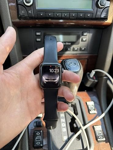 apple watch se 1: Смарт‑часы Apple Watch (серия с квадратным корпусом 40 мм), цвет Space — 1