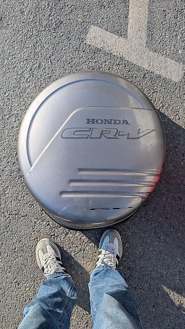 Продаю чехол на запаску Хонда ср в Honda CR-V оригинал Жесткий кожух