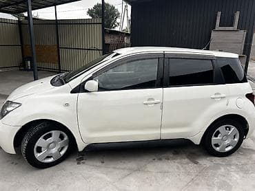 Toyota Ist: 2003 г., 1.3 л, Хэтчбэк at lalafo.kg Toyota Ist: 2003 г., 1.3 л, Хэтчбэк