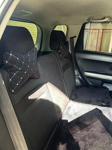 r18 audi: Компактный городской хэтчбек (правый руль), серебристый цвет кузова — 6