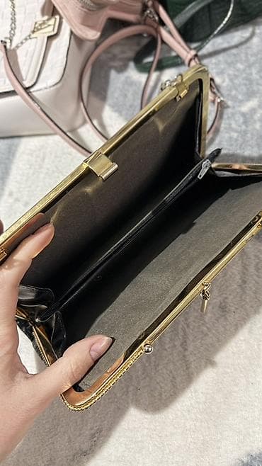 барсетки пума: Клатч женский, черный, с тиснением под кроко. - Формат — 2