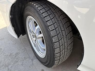 nio et9: Toyota Prius: 2019 г., 1.8 л, Вариатор, Гибрид, Лифтбек — 6