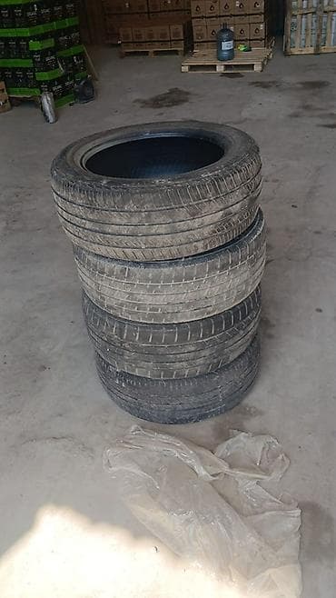 240: Комплект из 4 автомобильных шин. Характеристики: - Размер: 215/55 R17 — 2