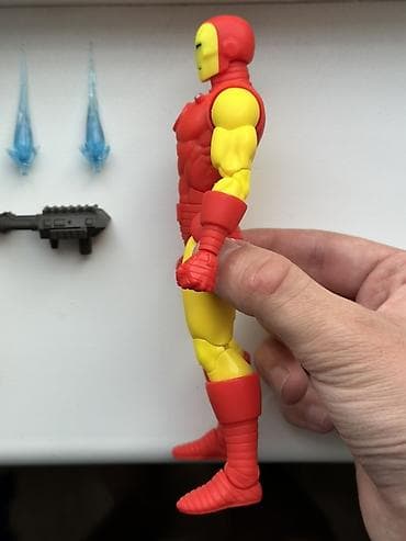 Фигурка Marvel Legends — Secret Wars Iron Man. Состояние отличное, все — 3