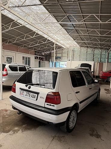 Унаа: Volkswagen Golf: 1995 г., 1.6 л, Кол менен иштөөчү, Бензин — 3
