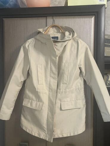 Комплекты одежды: Фирменный плащ от Zara, на девочку от 10 лет до 44 размера. В отличном — 1