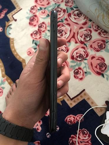 повербанк 2000 mah: Смартфон с разъёмами и элементами на нижней грани: - Разъём Micro‑USB — 5