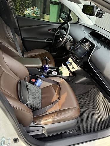 byd e2 2022: Toyota Prius: 2017 г., 1.8 л, Вариатор, Гибрид, Хэтчбэк — 7