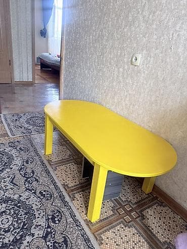 coffee table: Жёлтый журнальный столик овальной формы - Яркая столешница овальной — 1